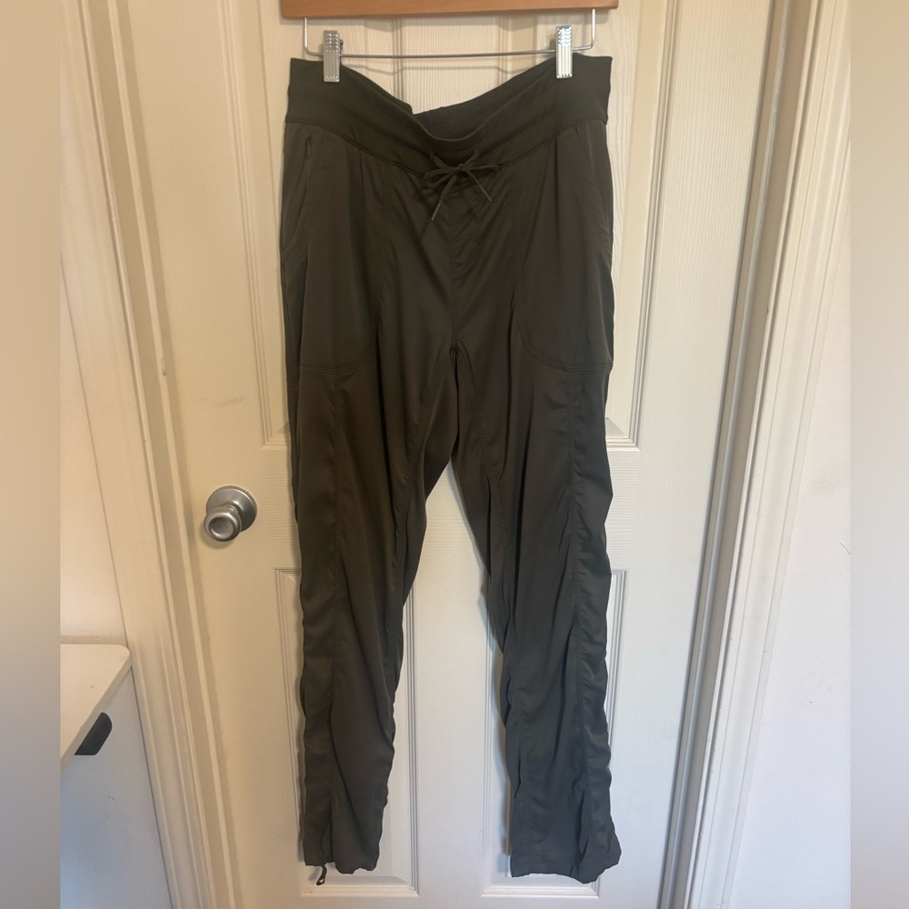 The North Face Women’s Joggers Olive Activewear Pants Lightweight Stretch - Picture 2 of 8